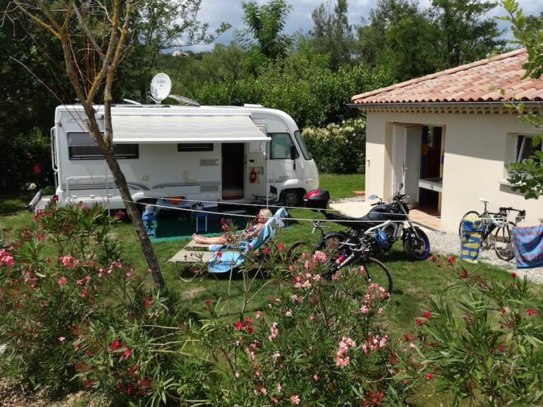 emplacement camping sanitaire prive