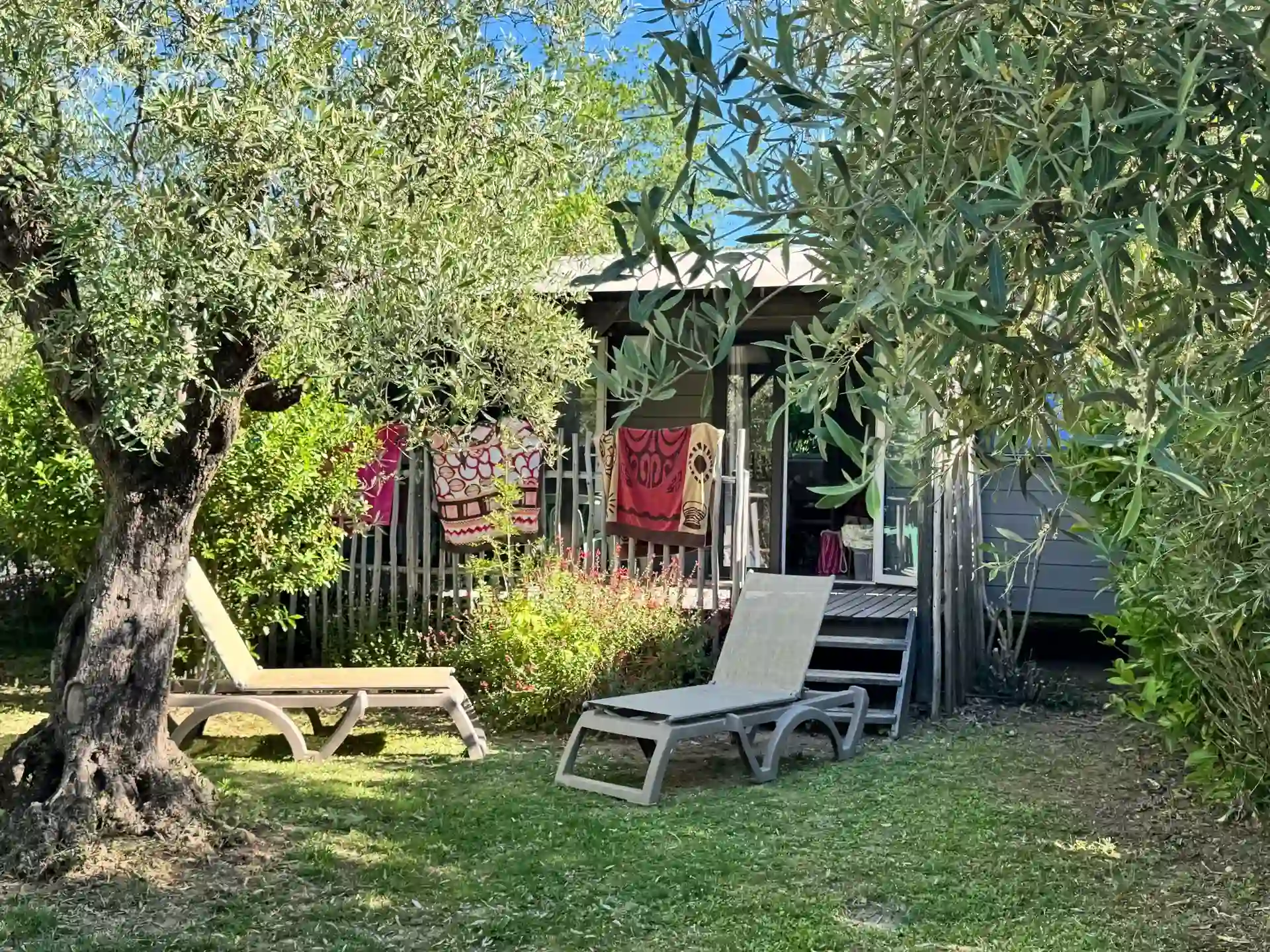 Mobilheim Olivier – Überdachte Terrasse – Klimaanlage